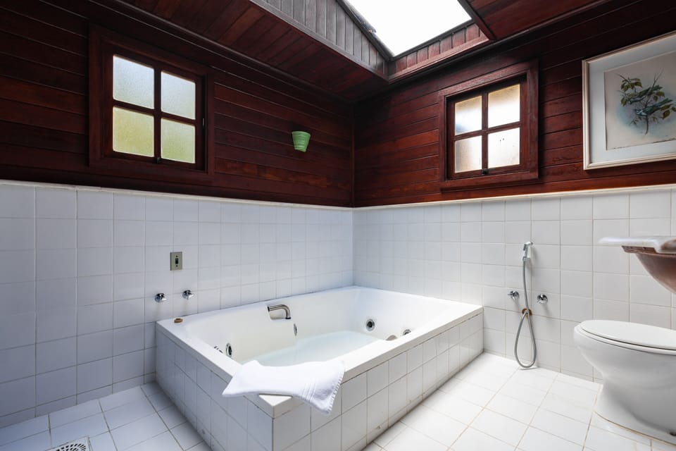 Private spa tub