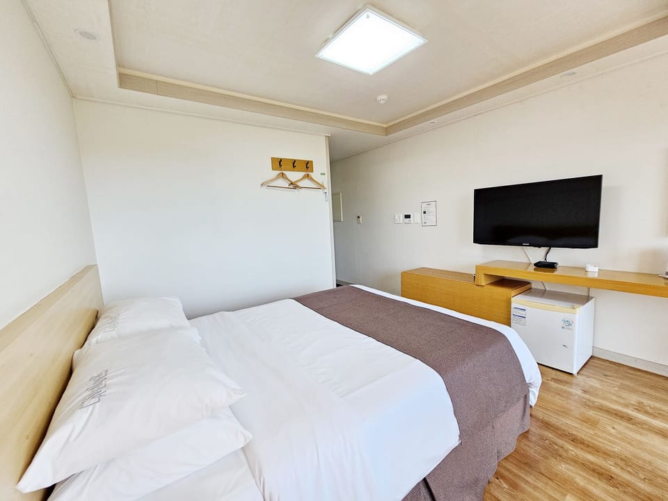 Standard Room | Blackout drapes, WiFi (free)