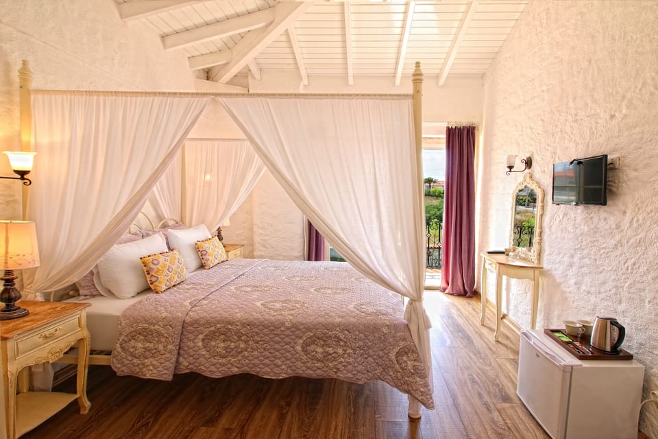 Deluxe Double Room, Balcony | Premium bedding, minibar, soundproofing, iron/ironing board