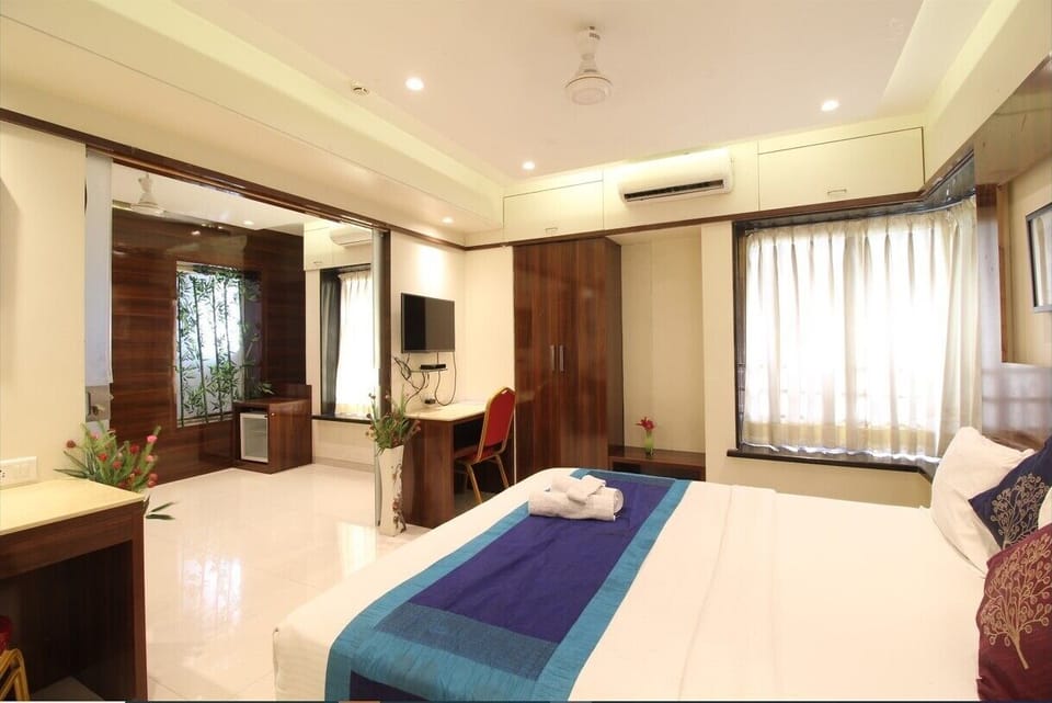Presidential Suite | Living area | Flat-screen TV