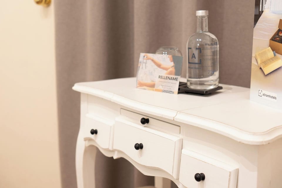 Single Room | Desk, blackout drapes, soundproofing, free cribs/infant beds