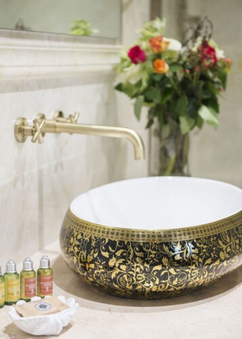Bathroom sink