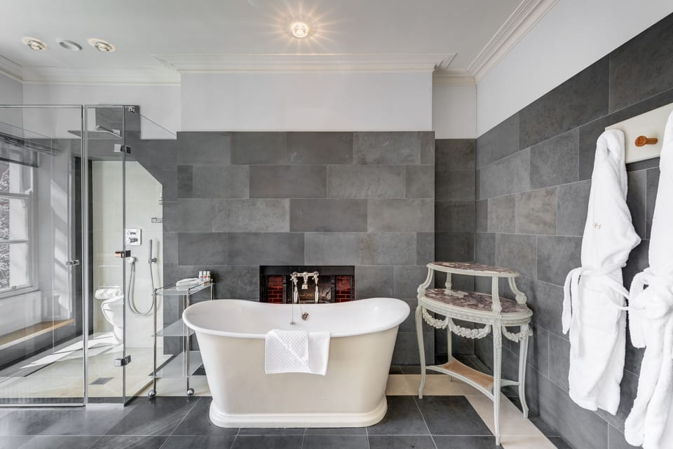 Lovely & Luxury Room | Bathroom | Free toiletries, hair dryer, heated floors, towels