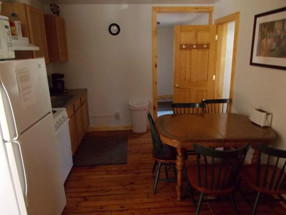 Suite, 3 Bedrooms, 2 Bathrooms (Suite 4) | Private kitchen | Fridge, microwave, coffee/tea maker