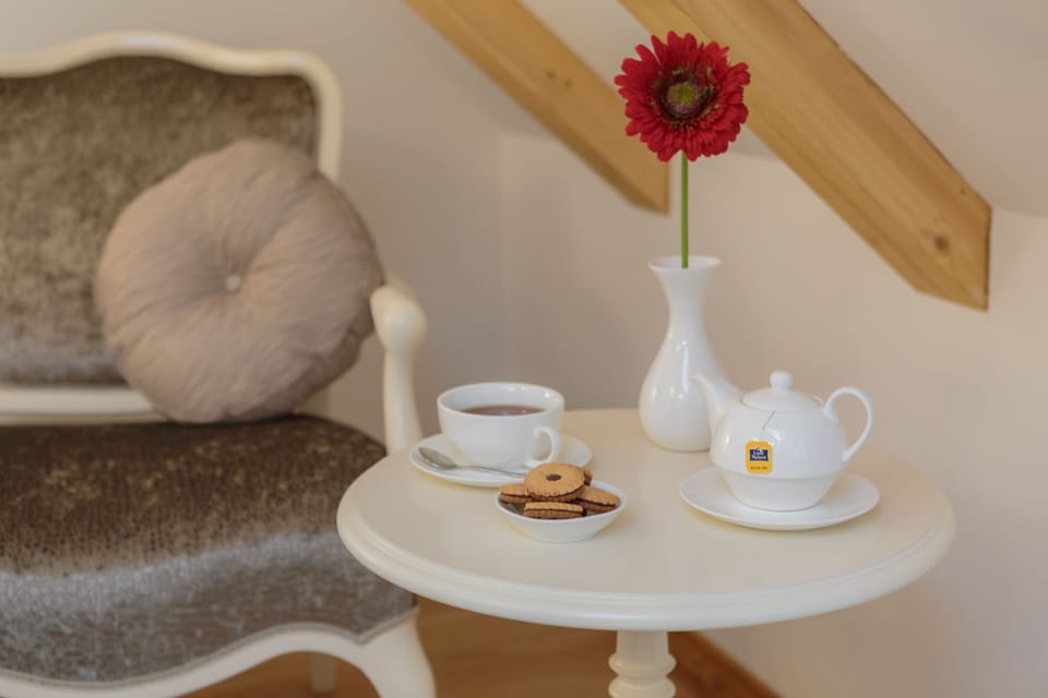 Luxury Double Room (402) | Premium bedding, down comforters, pillowtop beds, minibar