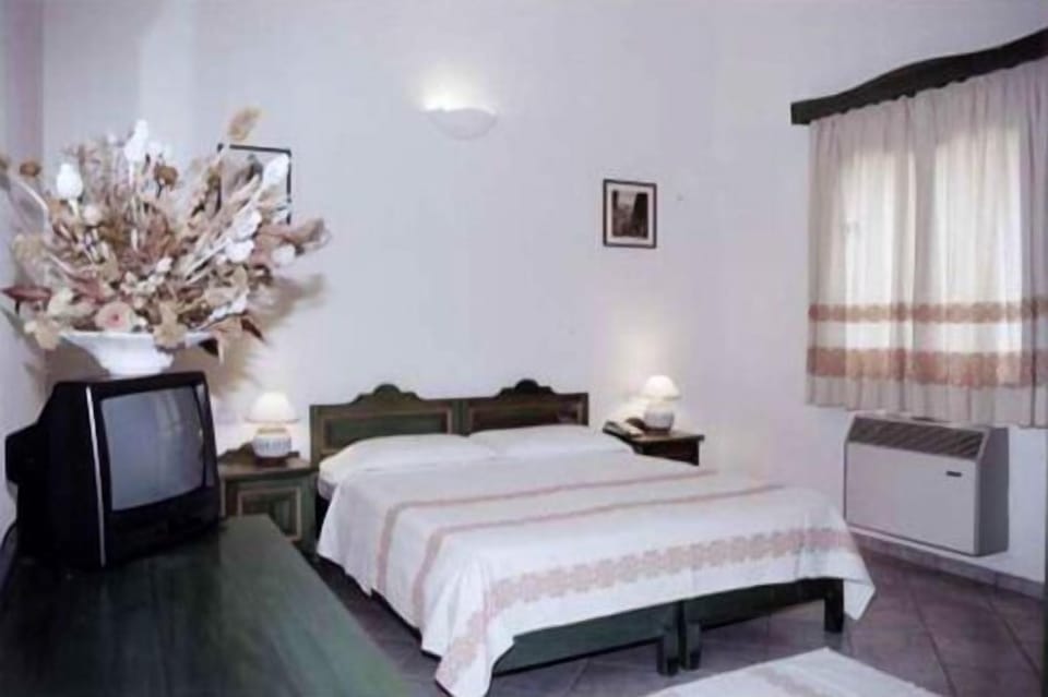 Double Room Single Use | Desk, soundproofing, iron/ironing board, free WiFi