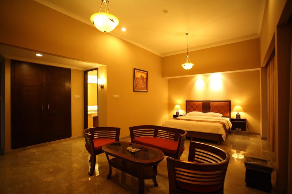 Premium bedding, desk, WiFi (free)