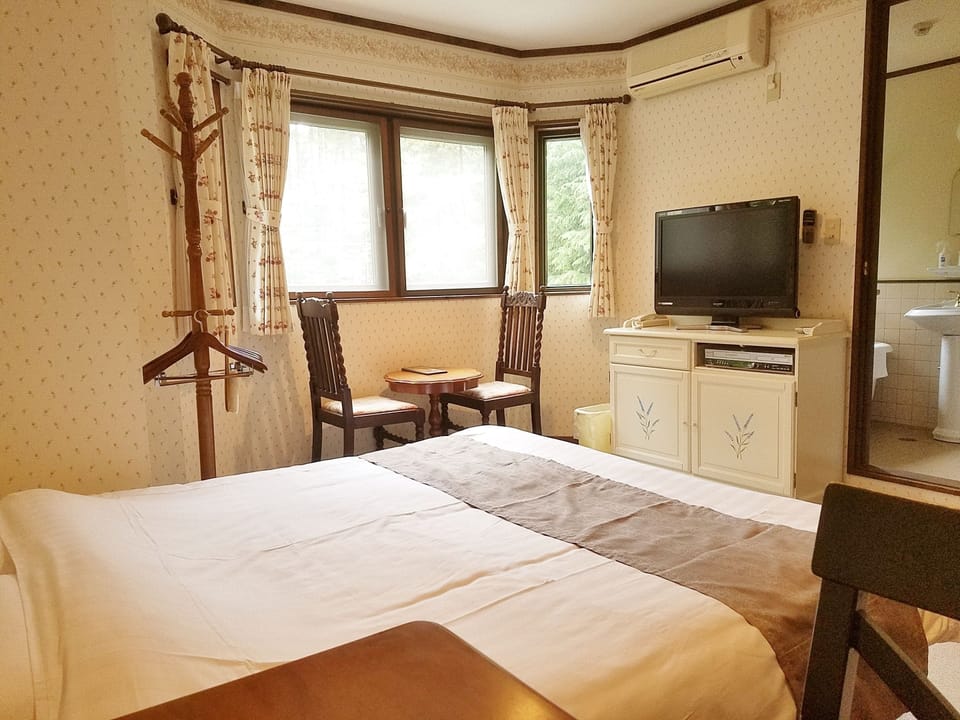 Double Room | Blackout drapes, free WiFi, bed sheets
