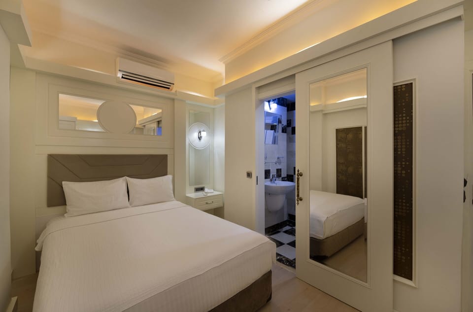 Standard Double Room | Premium bedding, minibar, in-room safe, desk