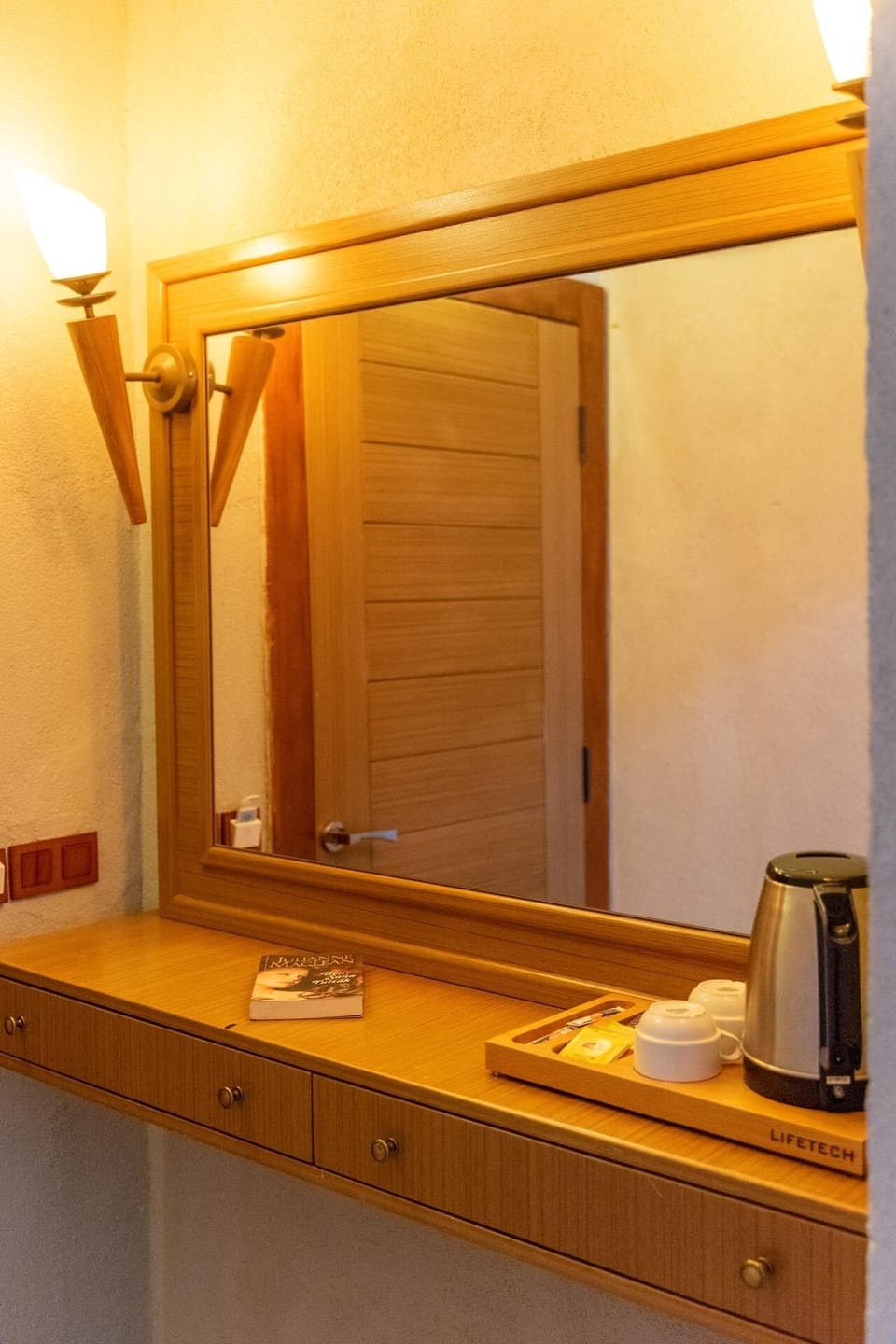 Junior Suite, Sea View | Minibar, in-room safe, free WiFi, bed sheets