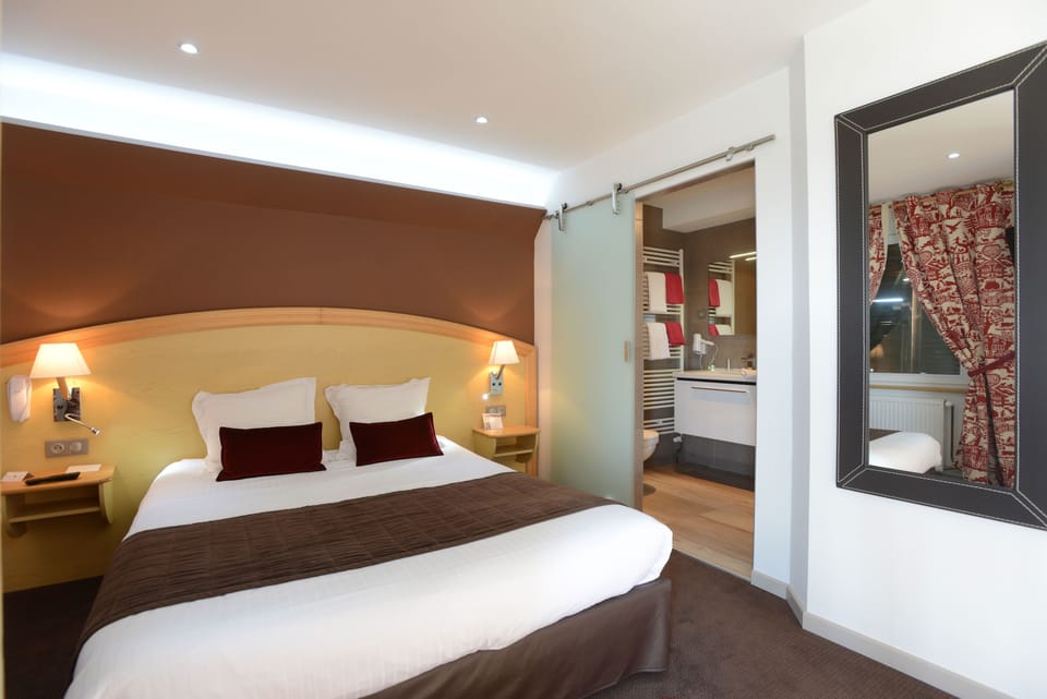Comfort Double or Twin Room, Balcony, Mountain View | In-room safe, desk, free cribs/infant beds, rollaway beds