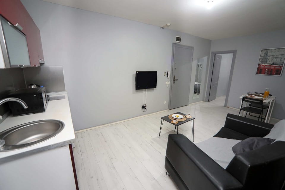 Suite, 1 Bedroom | Desk, soundproofing, iron/ironing board, free WiFi