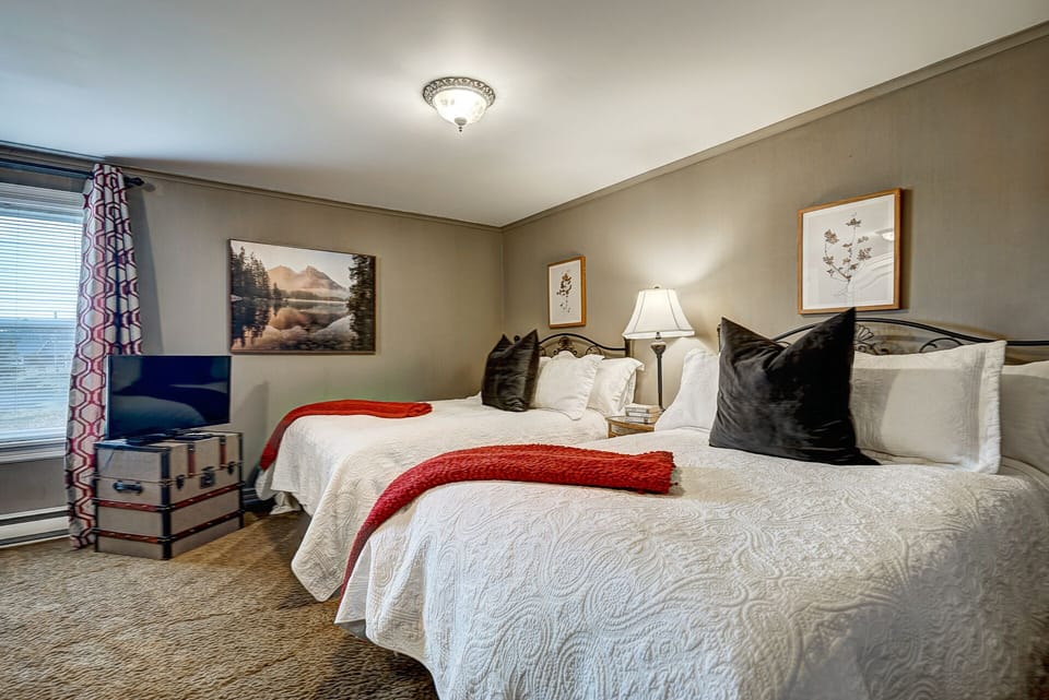 Comfort Room, 2 Double Beds (Joan) | Individually decorated, iron/ironing board, free WiFi, bed sheets