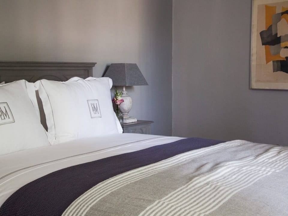 Luxury Apartment, Ensuite | Egyptian cotton sheets, premium bedding, down comforters, pillowtop beds