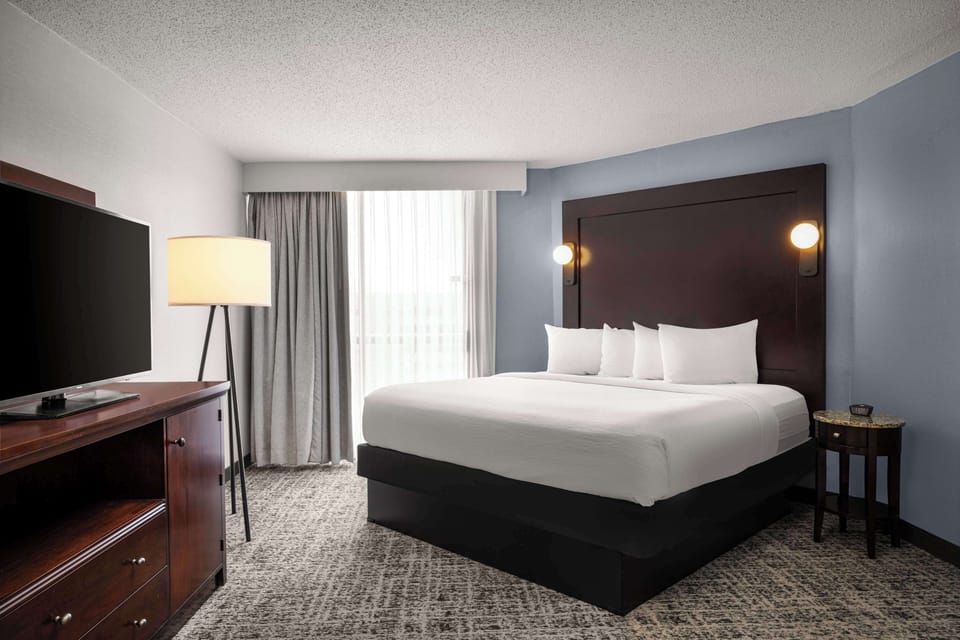 In-room safe, desk, iron/ironing board, WiFi