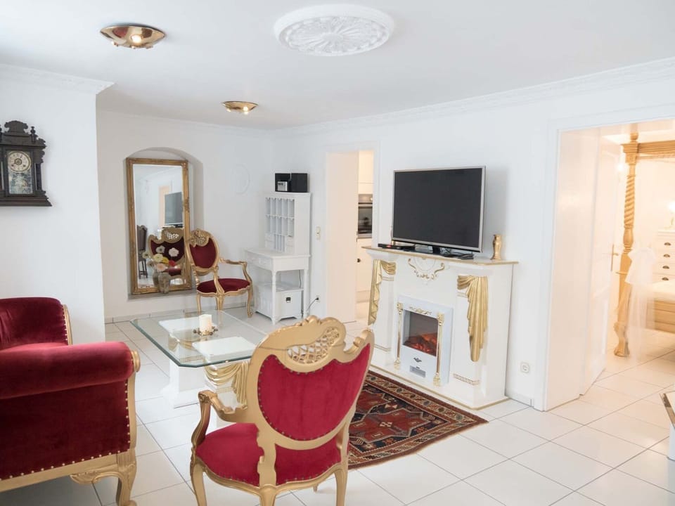 Superior Apartment, 1 Bedroom, Private Bathroom, Garden View (6) | Living area | 105-cm flat-screen TV with satellite channels