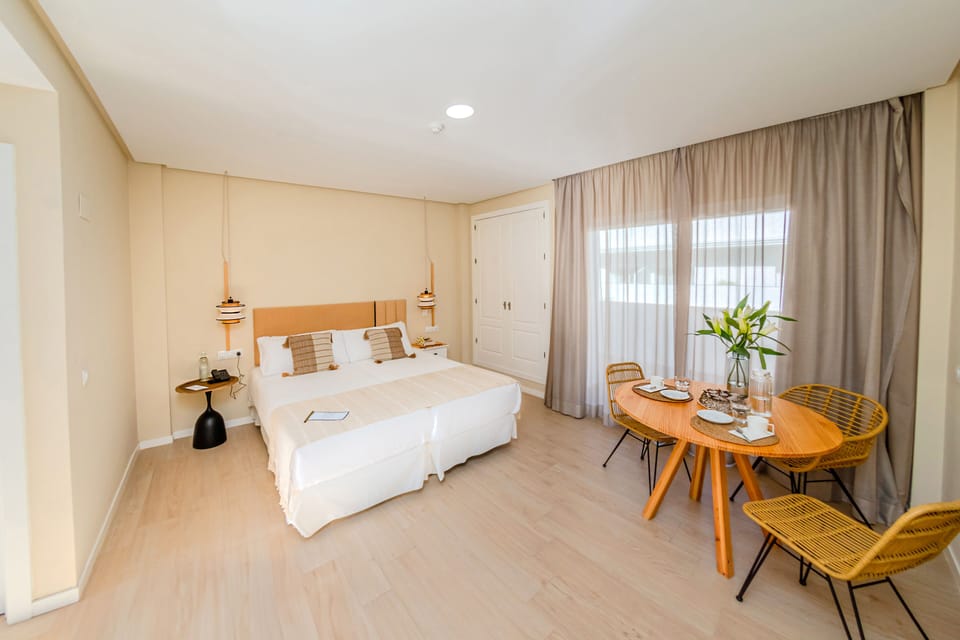 Double Room, 2 Twin Beds, Pool View | Premium bedding, memory foam beds, in-room safe, laptop workspace