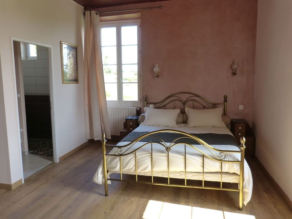 Luxury Double Room, Ensuite, Garden View (Charleston) | Free WiFi