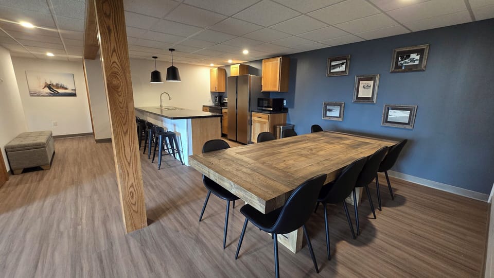 Deluxe Suite, 2 Bedrooms | In-room dining