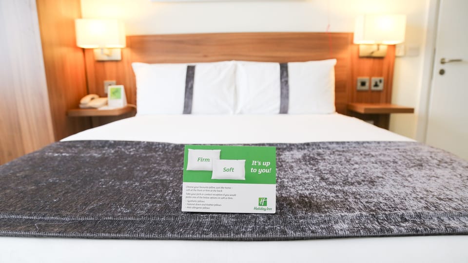 Standard Room, 1 Double Bed, Accessible | Minibar, in-room safe, desk, laptop workspace