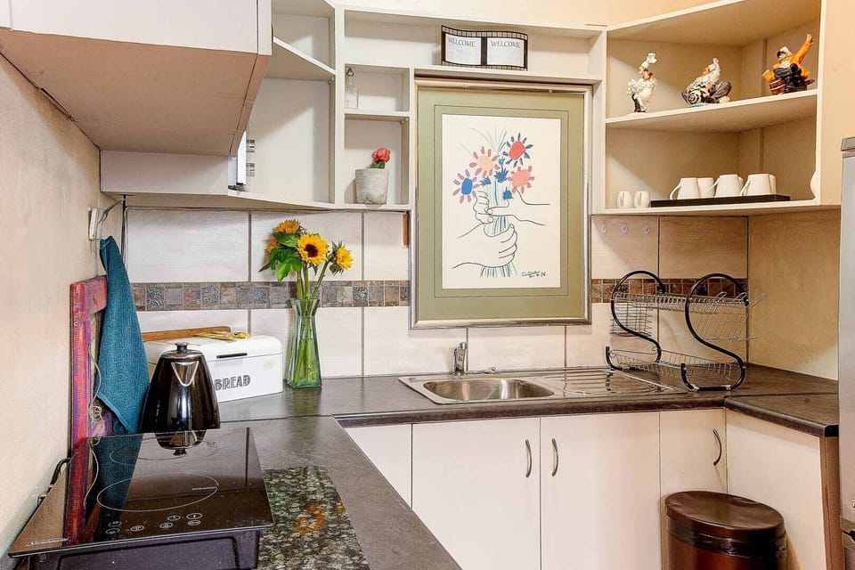 Family Cottage | Private kitchen | Microwave, coffee/tea maker, electric kettle