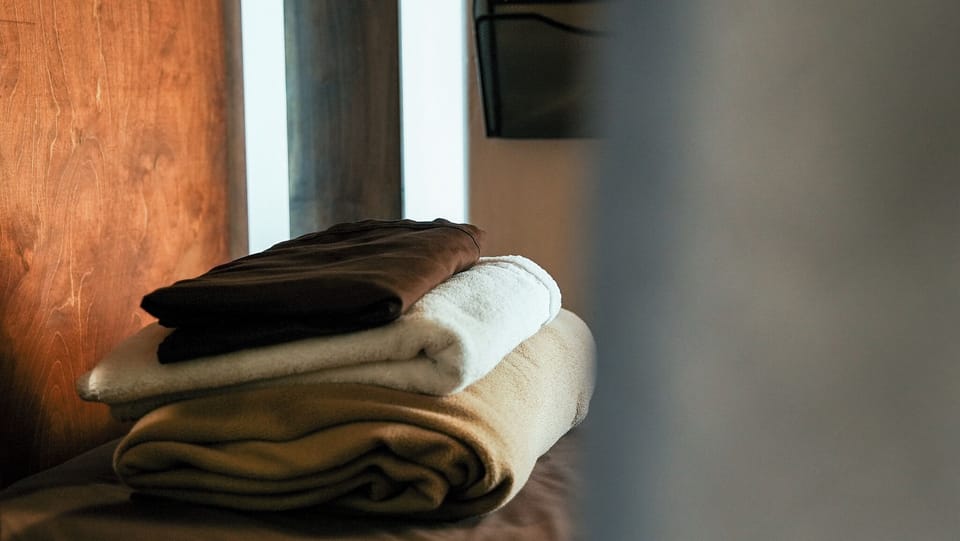 Individually furnished, iron/ironing board, free WiFi, bed sheets