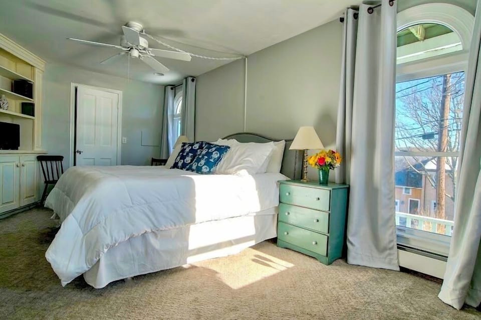Stephen Taber Room | 1 bedroom, premium bedding, bed sheets