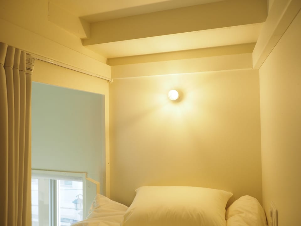 Blackout drapes, free WiFi, bed sheets