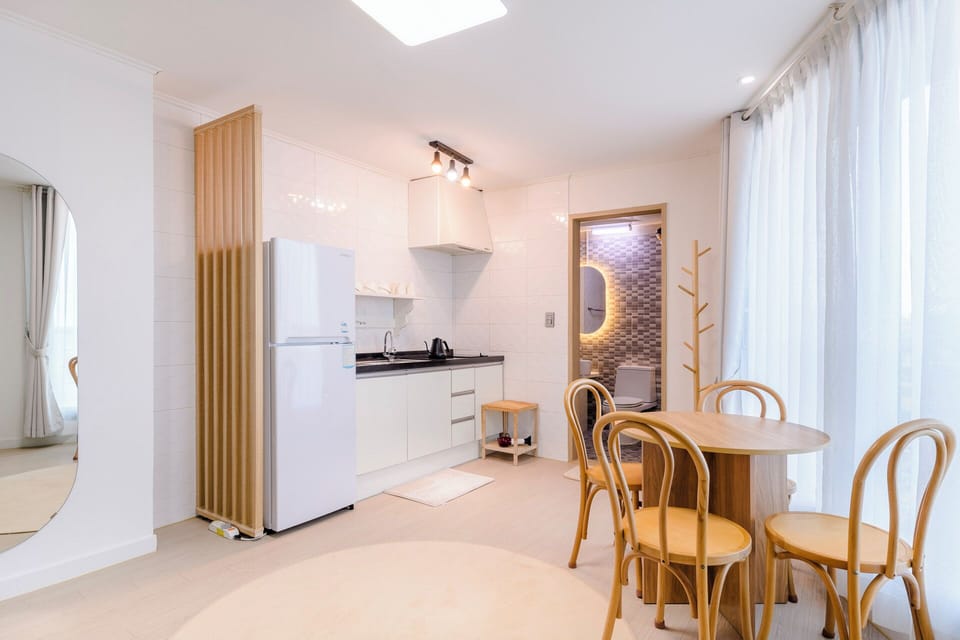 Deluxe Room | Living area | Flat-screen TV, heated floors