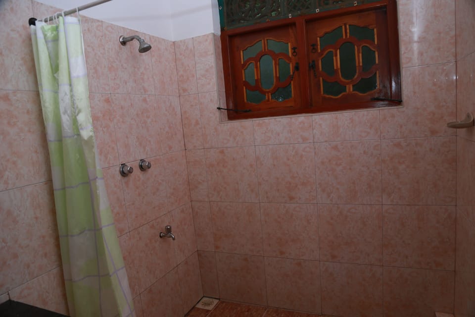 Deluxe Double or Twin Room | 1 bedroom, minibar, desk, iron/ironing board