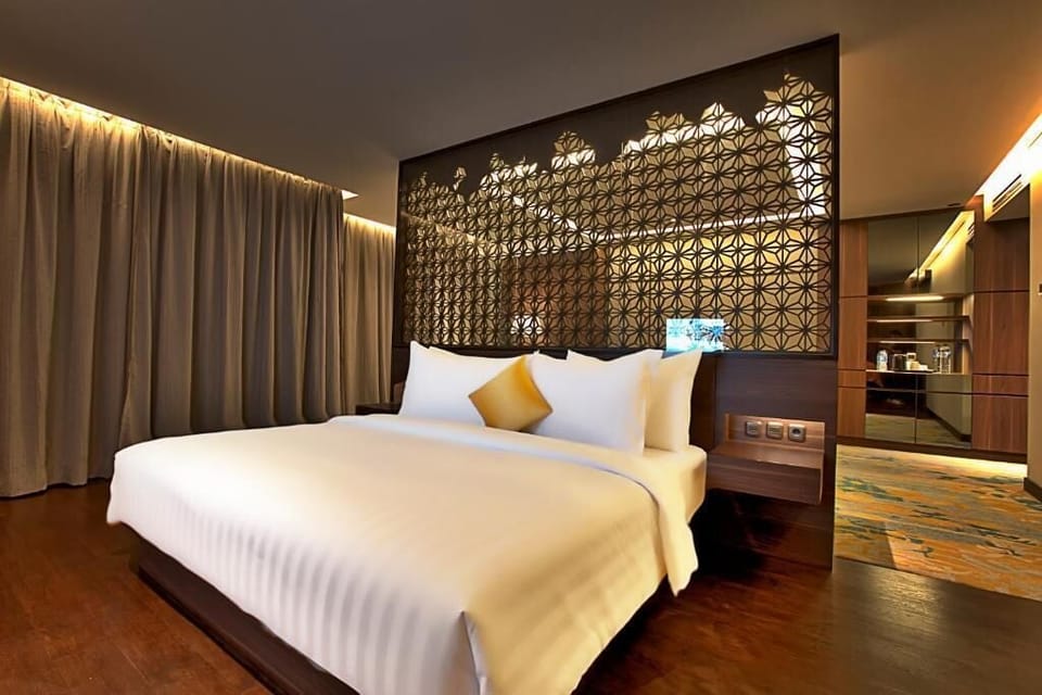 Executive Suite | In-room safe, desk, blackout drapes, free WiFi