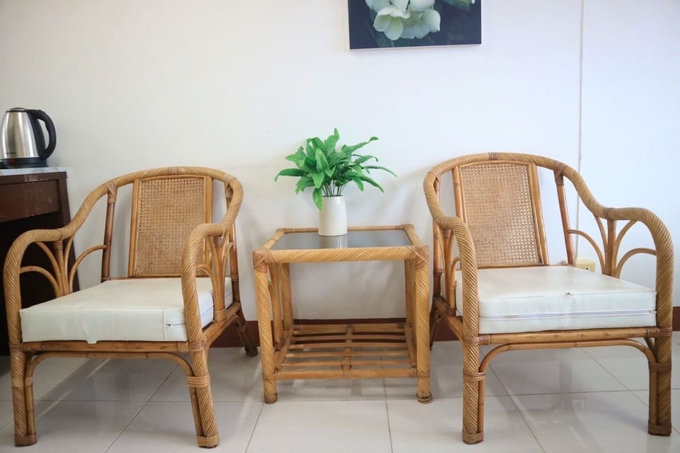 Economy Double Room | Living area
