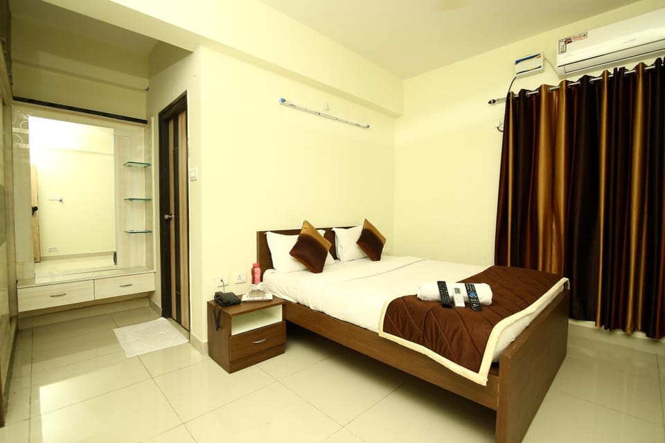 Premium bedding, in-room safe, desk, soundproofing