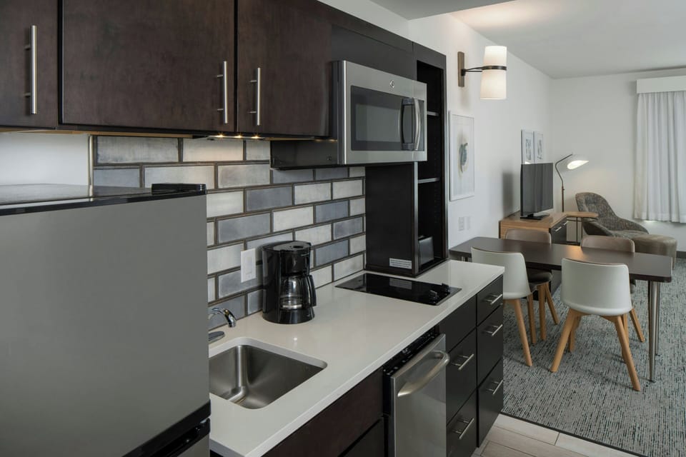 Studio, 2 Queen Beds | Private kitchen | Fridge, microwave, oven, stovetop