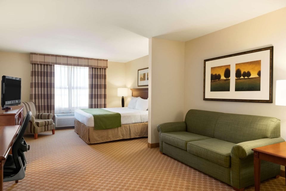 Studio Suite, 1 King Bed, Non Smoking | Desk, laptop workspace, blackout drapes, iron/ironing board