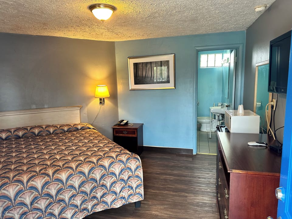 Minibar, desk, free WiFi, bed sheets