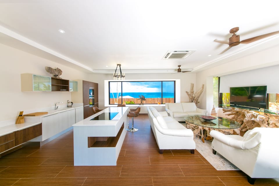 Villa 360 Luxe | Dining | 2 restaurants, local cuisine
