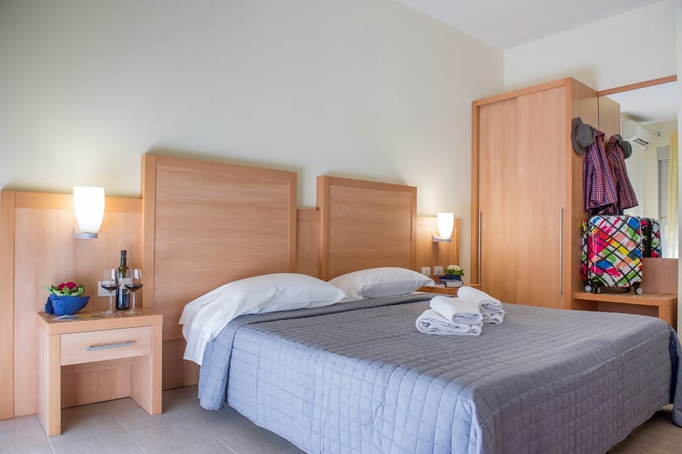 Desk, free WiFi, wheelchair access