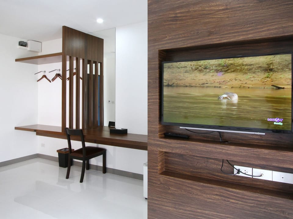 Family Room | Desk, blackout drapes, soundproofing, free WiFi