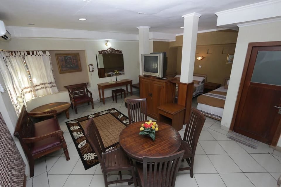 Studio | Living area | 21-inch LED TV with cable channels, TV, pay movies