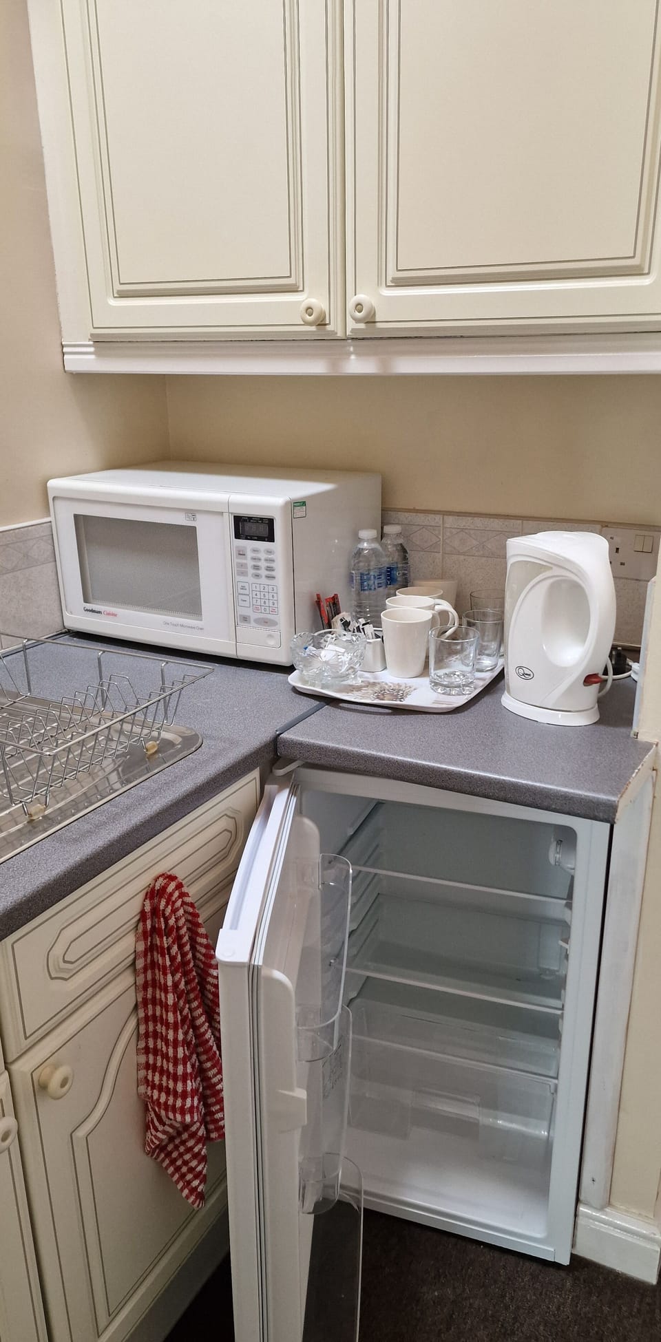 Family Quadruple Room, Multiple Beds, Ensuite (201) | Individually decorated, individually furnished, desk, laptop workspace
