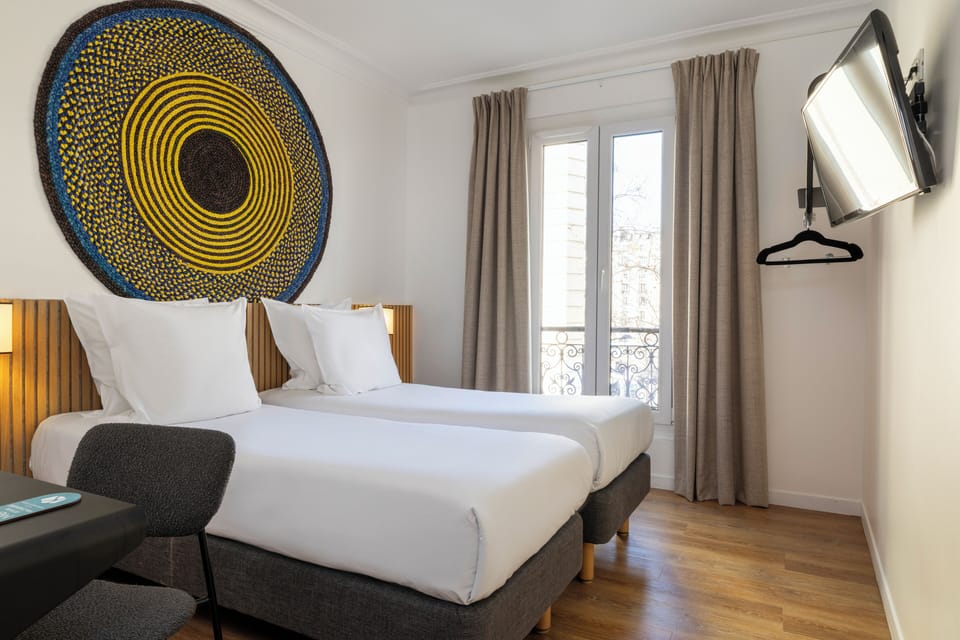 Twin Room | Desk, laptop workspace, blackout drapes, soundproofing