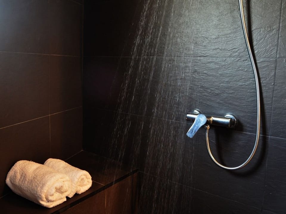 Superior Double Room, Private Bathroom (NUMERO 2) | Bathroom | Towels