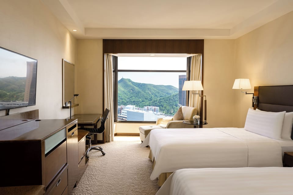 Deluxe Room, 2 Twin Beds | Minibar, in-room safe, desk, laptop workspace