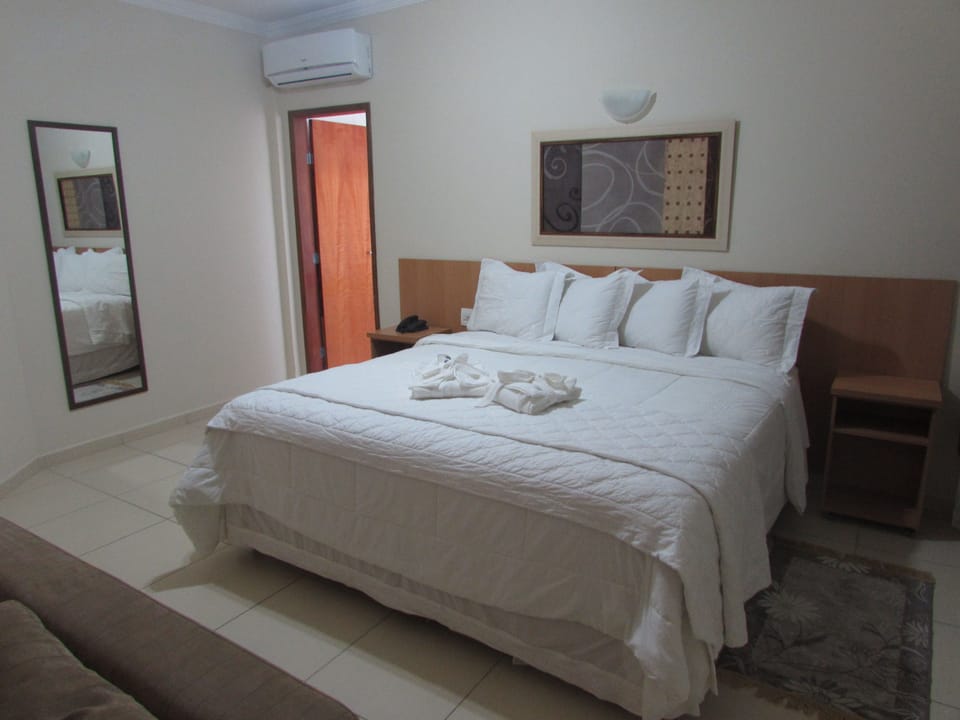 Pillowtop beds, minibar, in-room safe, blackout drapes