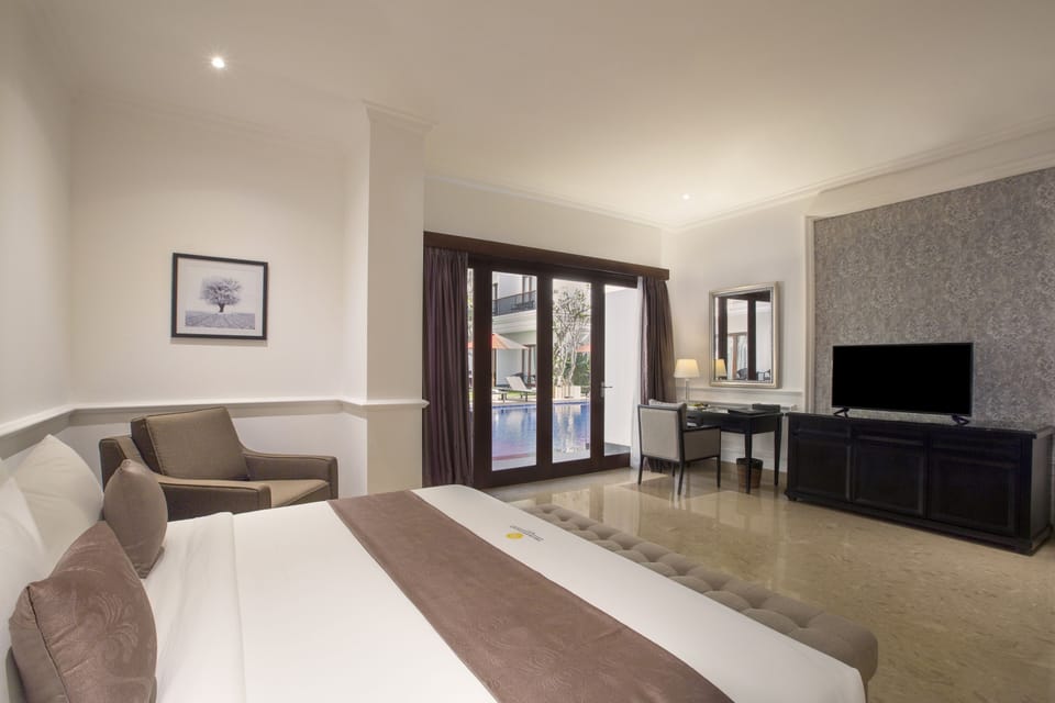 Executive Room, Pool Access | Minibar, in-room safe, desk, blackout drapes