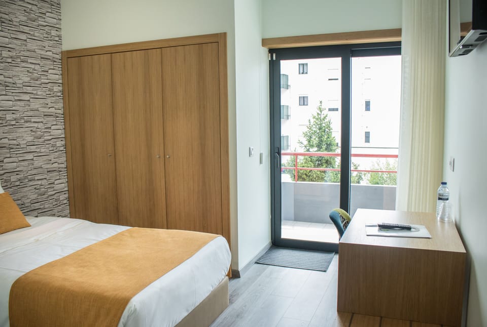 Single Room | In-room safe, desk, blackout drapes, soundproofing