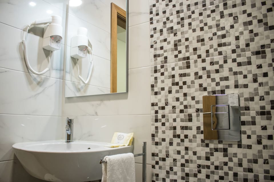 Shower, free toiletries, hair dryer, towels