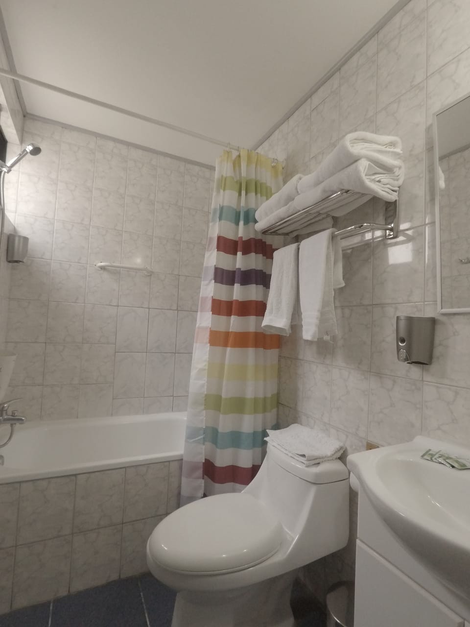 Standard Twin Room, 2 Twin Beds | Bathroom | Shower, free toiletries, hair dryer, towels