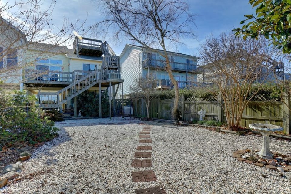 House, 2 Bedrooms | Exterior